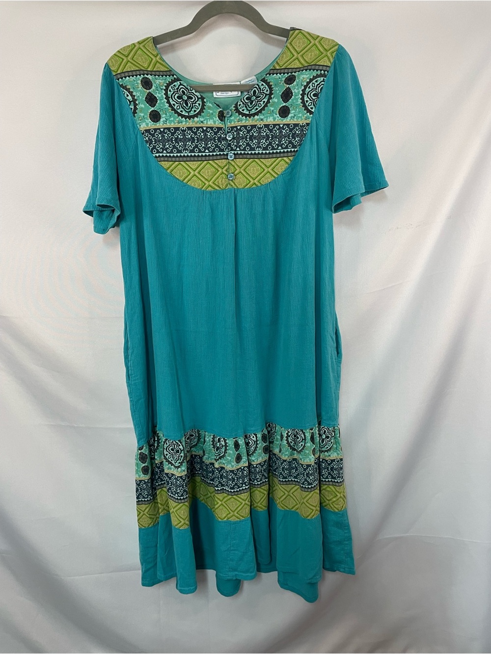 Lot of 2 Nationals house dresses, 100% cotton with pockets! Cute and comfy!